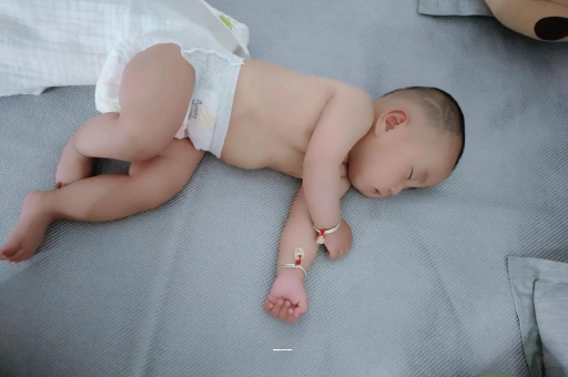 贵港4个月宝宝特点